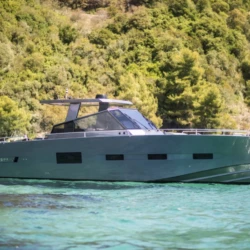 yacht med 52 Cogolin 1