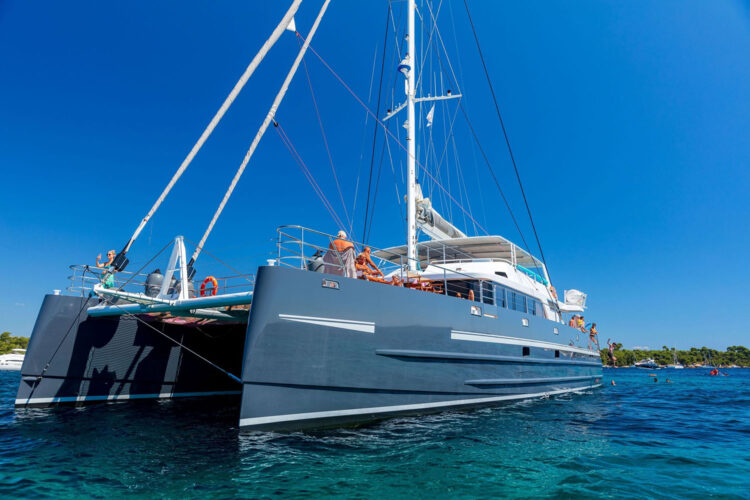 CAT 120 Cannes 3