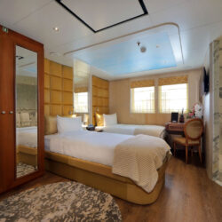 Moonlight II yacht charter French Riviera 18