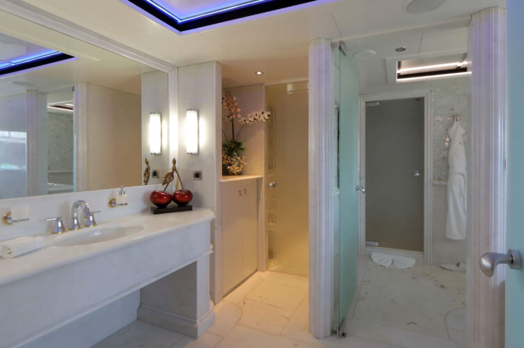Moonlight II yacht charter French Riviera 9
