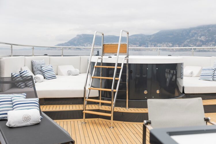 Location de yacht Ocean Pearl Côte d'Azur 10