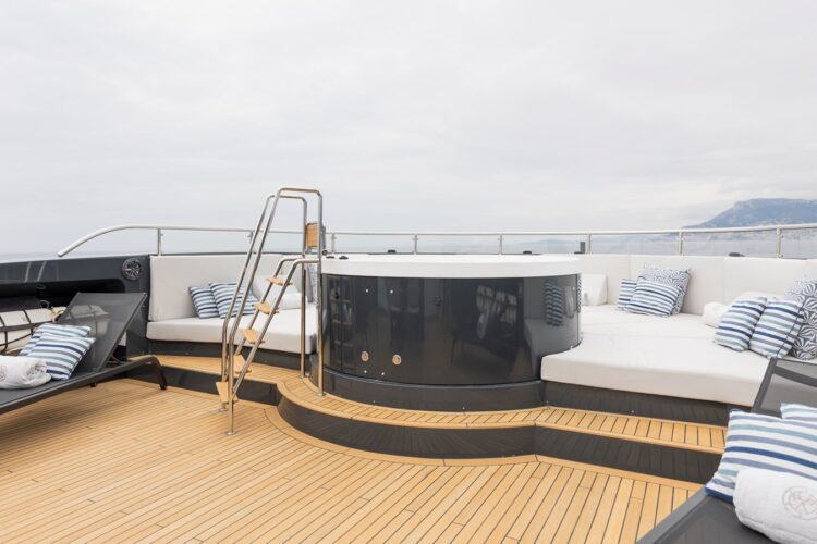 Location de yacht Ocean Pearl Côte d'Azur 11