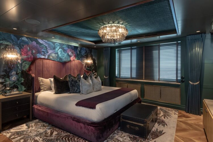 Pink Shadow yacht charter French Riviera 6