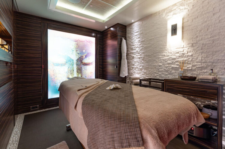 Quantum of Solace yacht charter French Riviera 19