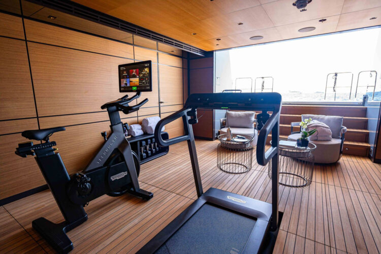 RELIANCE yacht charter French Riviera 16