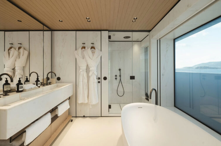 VIRTUOSITY yacht charter French Riviera 15