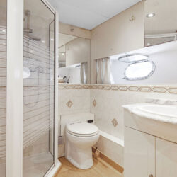 location yacht Zaffiro Canados 90 Menton 18