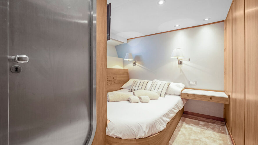 location yacht Zaffiro Canados 90 Menton 2