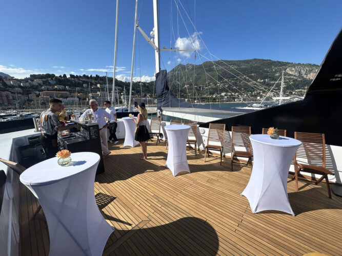 location yacht Zaffiro Canados 90 Menton 23
