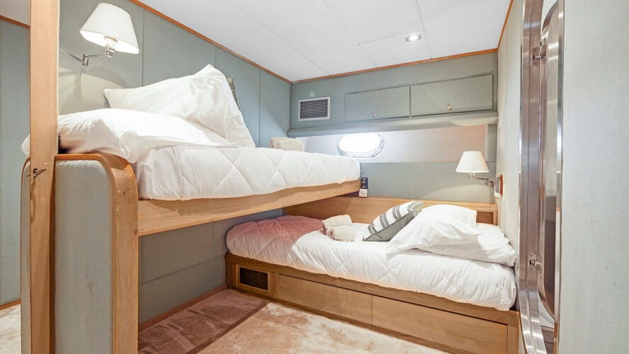 location yacht Zaffiro Canados 90 Menton 5