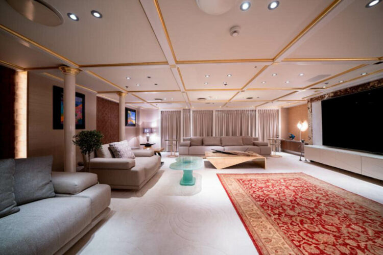 Location de yacht élégant 007 Côte d'Azur 11