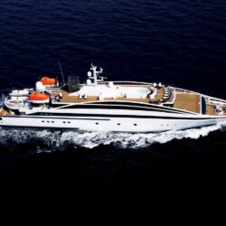Location de yacht élégant 007 Côte d'Azur 2