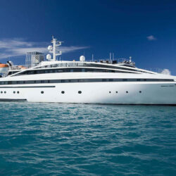 Location de yacht élégant 007 Côte d'Azur 3