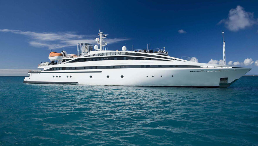 Location de yacht élégant 007 Côte d'Azur 3
