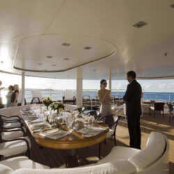 Location de yacht élégant 007 Côte d'Azur 4
