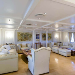 Location de yacht élégant 007 Côte d'Azur 6