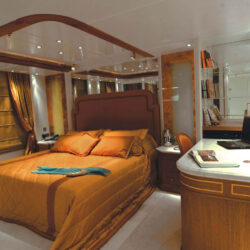 Location de yacht élégant 007 Côte d'Azur 7