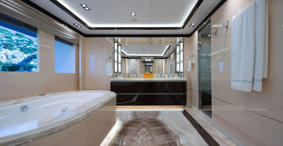 Location de yacht OPtasia Côte d'Azur 14