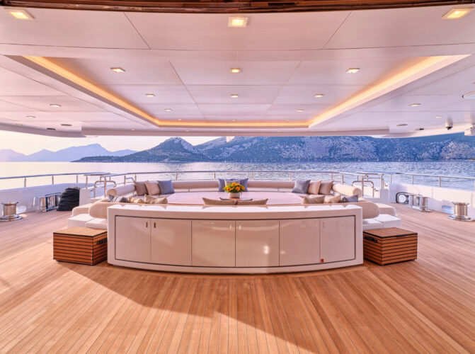 Location de yacht OPtasia Côte d'Azur 27