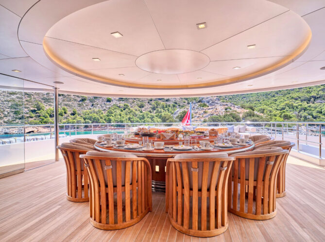 Location de yacht OPtasia Côte d'Azur 29