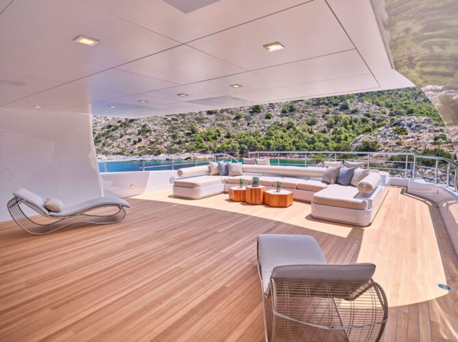 Location de yacht OPtasia Côte d'Azur 35
