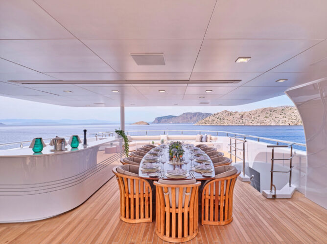 Location de yacht OPtasia Côte d'Azur 36
