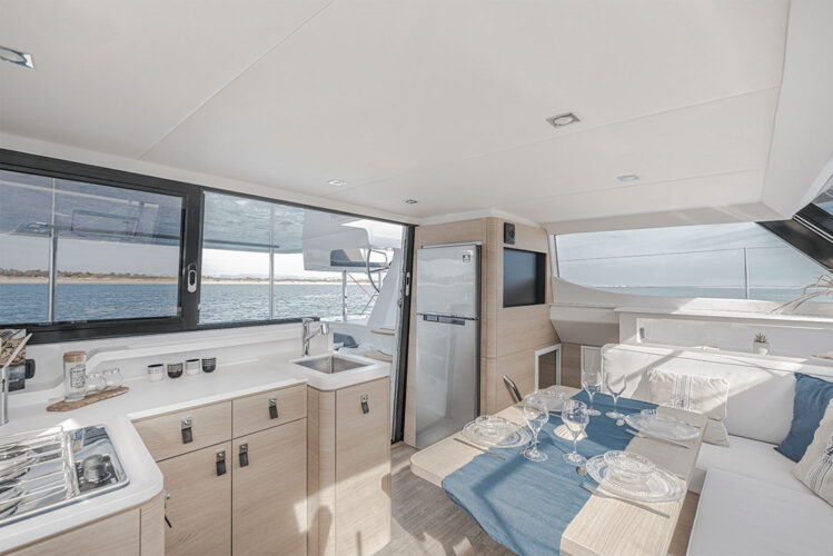 catamaran Aventura 37 12
