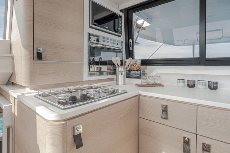 catamaran Aventura 37 14