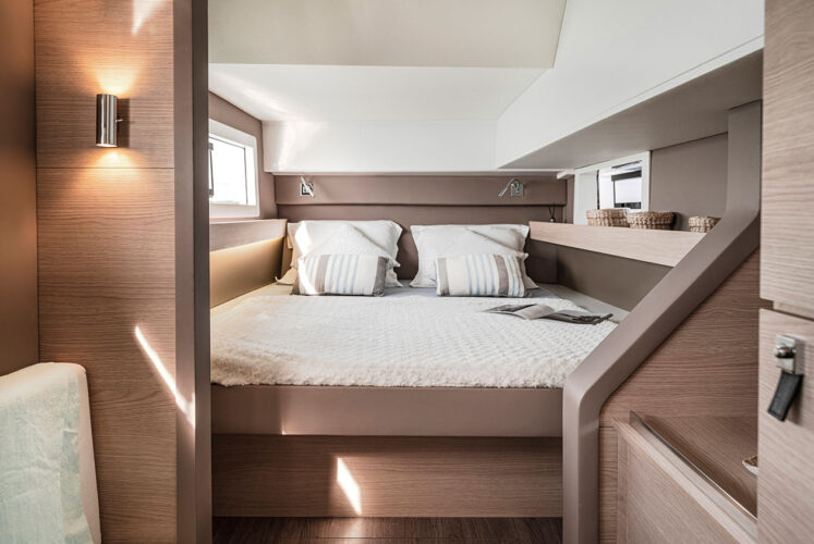 catamaran Aventura 37 16