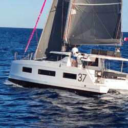 catamaran Aventura 37 2