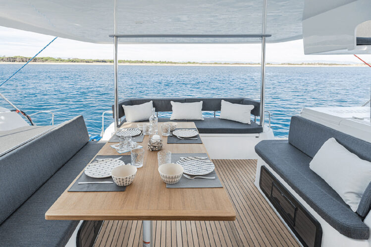 catamaran Aventura 37 7