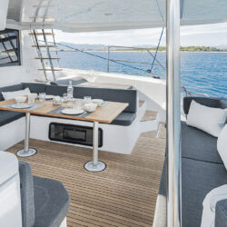 catamaran Aventura 37 8