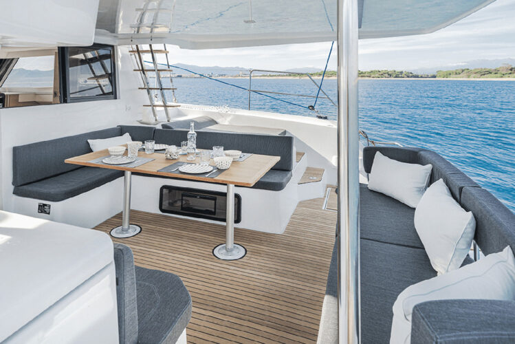catamaran Aventura 37 8