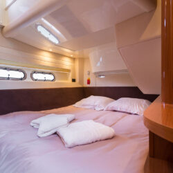 yacht Sealine F42-5 1