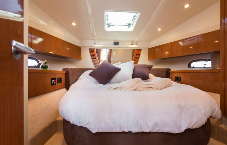 yacht Sealine F42-5 11