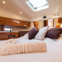 yacht Sealine F42-5 4