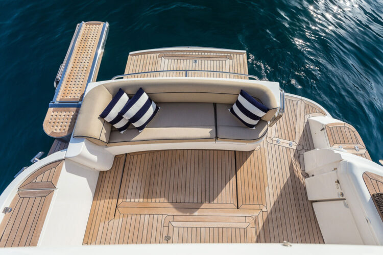 yacht Sealine F42-5 8