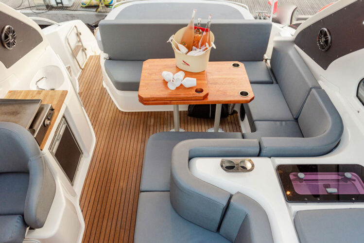 Yacht Bavaria 390 HT Ariadna Cannes 11