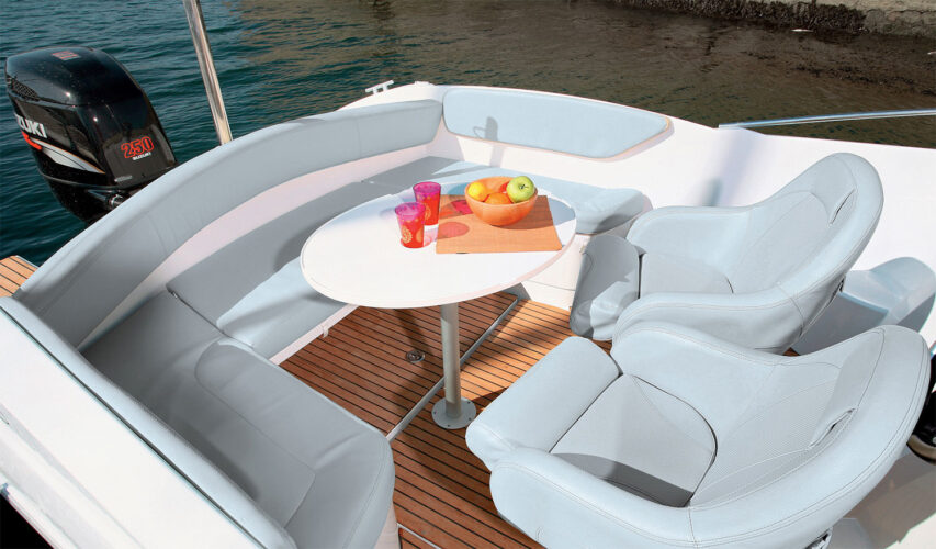 Motorboat Beneteau Flyer 750 Sun Deck Antibes 2