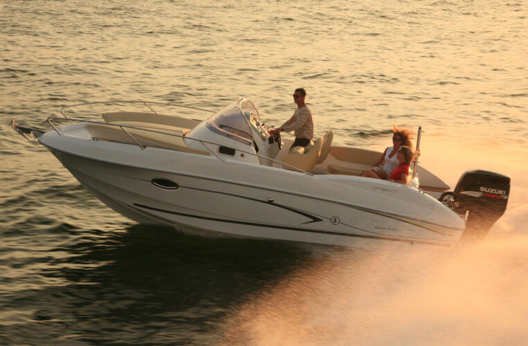 Motorboat Beneteau Flyer 750 Sun Deck Antibes 4