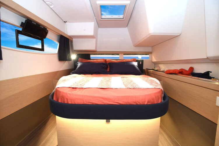 Catamaran Fountaine Pajot Lucia 40 French Riviera 10