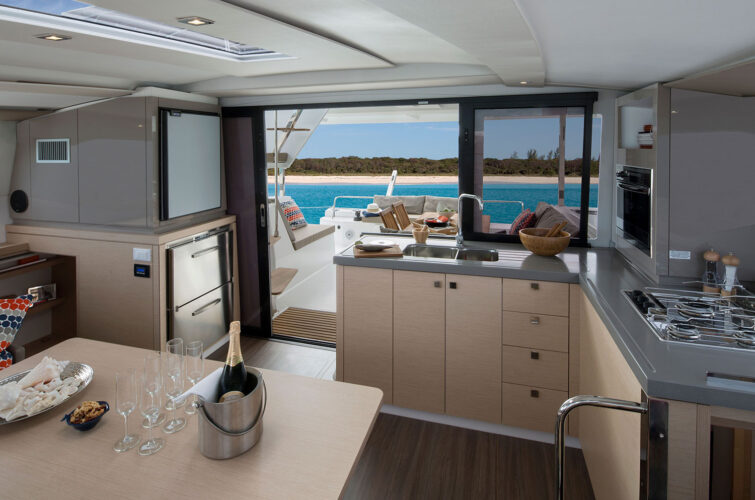 Catamaran Fountaine Pajot Lucia 40 French Riviera 19