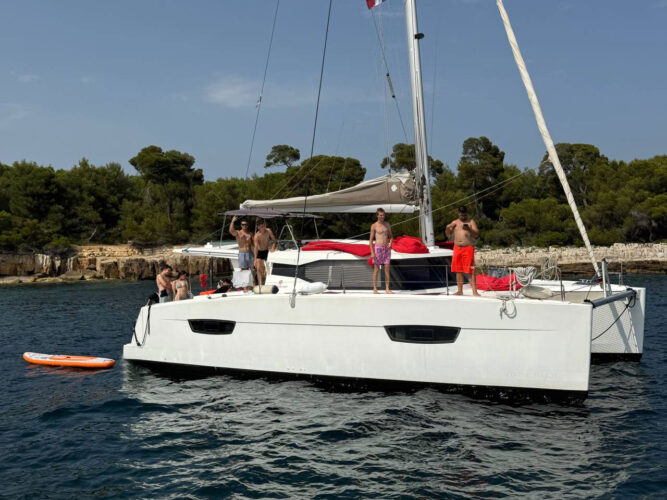 Catamaran Fountaine Pajot Lucia 40 French Riviera 28