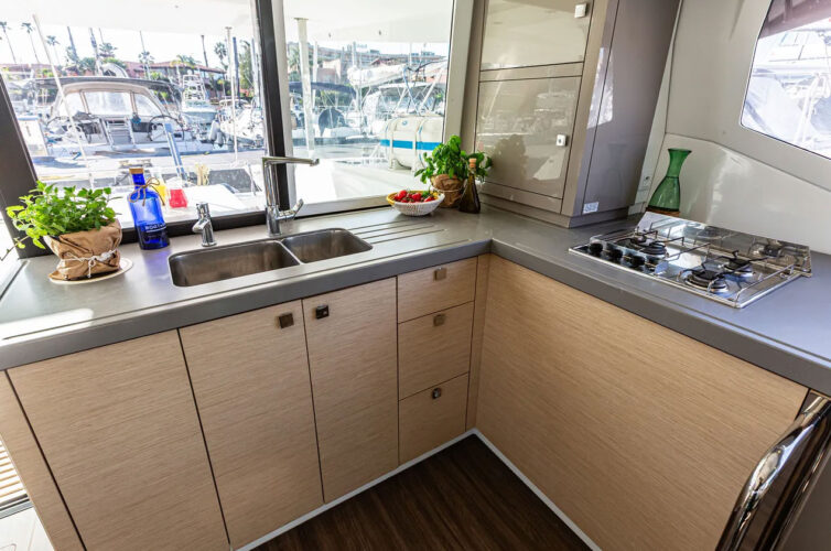 Catamaran Fountaine Pajot Lucia 40 French Riviera 5