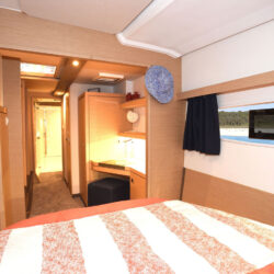 Catamaran Fountaine Pajot Lucia 40 French Riviera 9