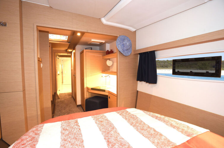 Catamaran Fountaine Pajot Lucia 40 French Riviera 9